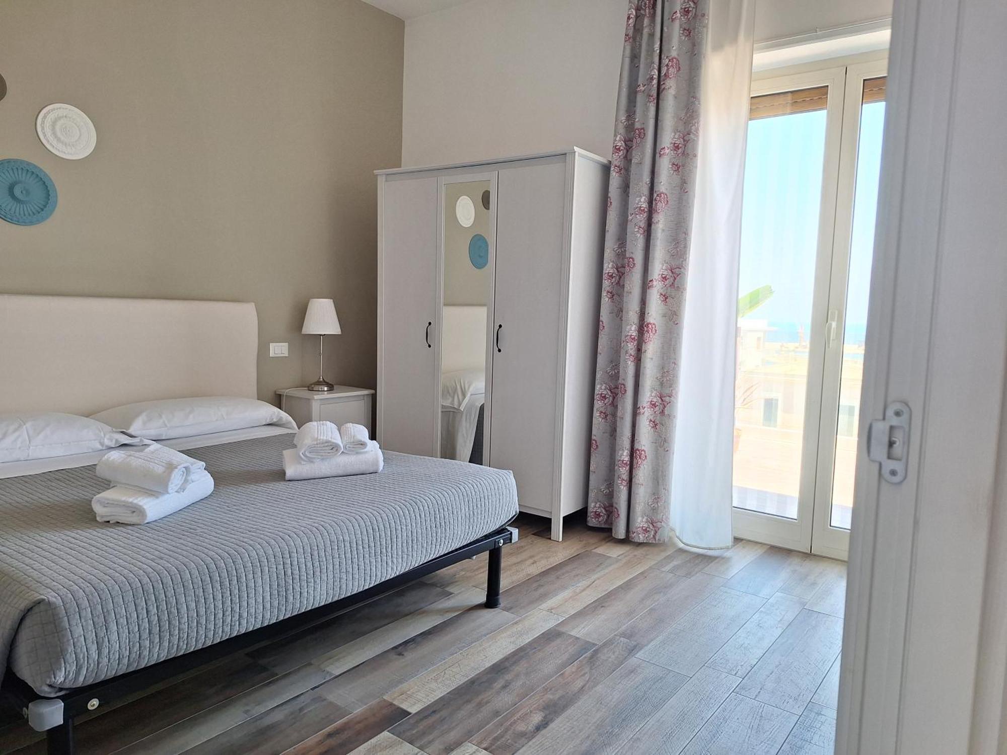 Vistamare House Hotel Монополи Екстериор снимка